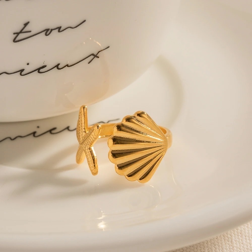 18k Gold Plated Ocean Shell & Starfish Ring - Picture 3 of 6